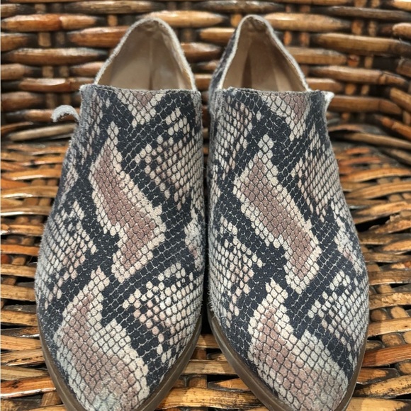 Lucky Brand Tabea Snakeskin Slip On Ankle Booties Size 7.5 - Picture 2 of 11